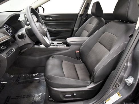 Used 2024 Nissan Altima 2.5 SV AWD/4WD image 14