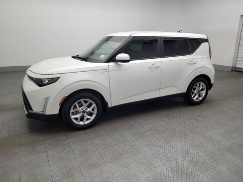 Used 2023 Kia Soul LX w/ LX Technology Package image 2