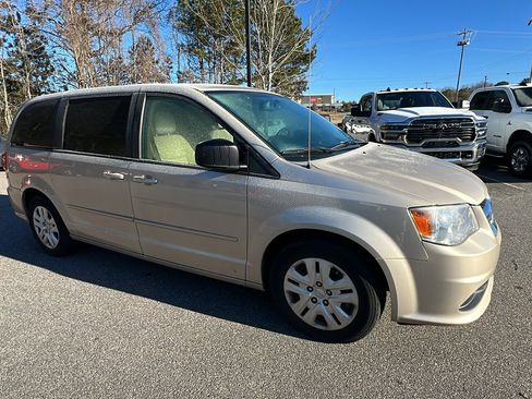 Used 2016 Dodge Grand Caravan SE w/ Quick Order Package 29E SE image 5