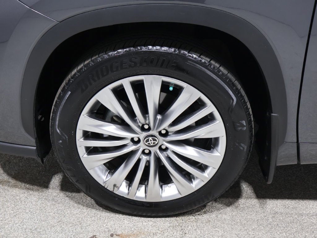 Used 2024 Toyota Highlander Platinum AWD/4WD image 8
