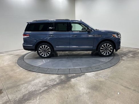 Used 2022 Lincoln Navigator Reserve image 5