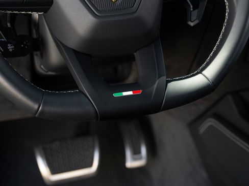 Used 2024 Lamborghini Urus S AWD/4WD image 45