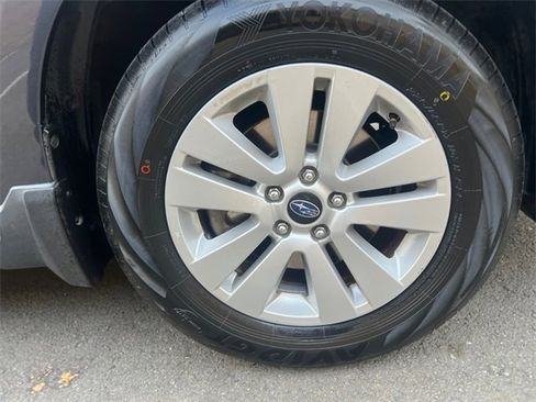 Used 2017 Subaru Outback 2.5i Premium image 24