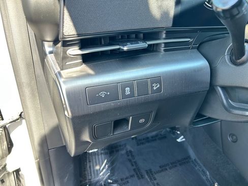 Used 2025 Hyundai Kona SEL AWD/4WD image 35