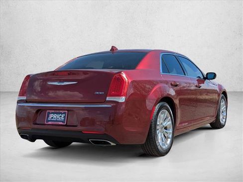 Used 2018 Chrysler 300 Touring L RWD image 5