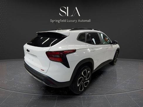 Used 2025 Chevrolet Trax RS w/ Sunroof Package image 3