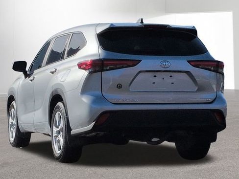 Certified 2023 Toyota Highlander LE image 8