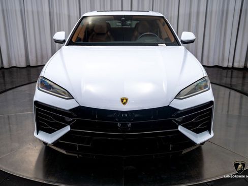 Used 2025 Lamborghini Urus SE image 3