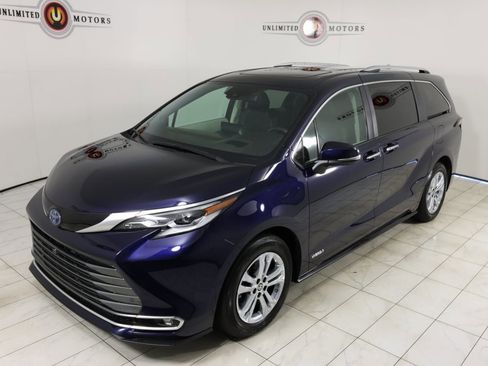 Used 2021 Toyota Sienna Platinum image 54