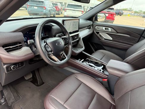Certified 2025 Ford Explorer Platinum w/ LUX Leather Package AWD/4WD image 11