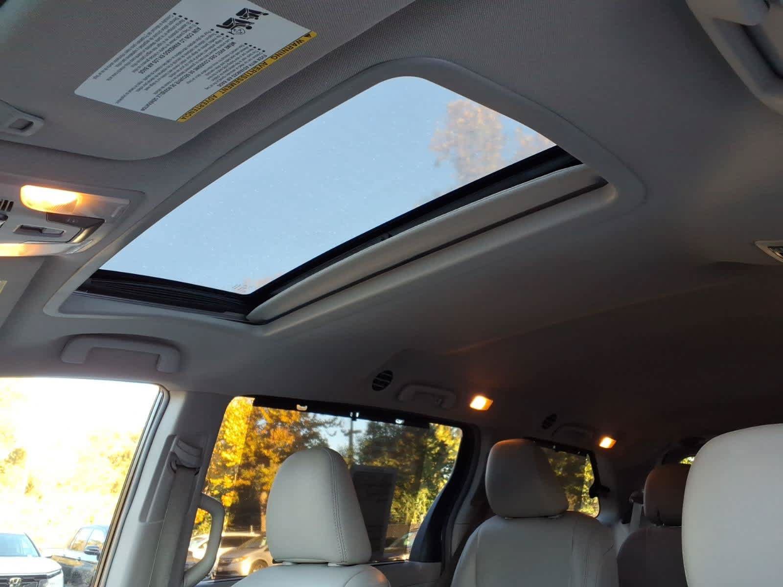 Used 2015 Toyota Sienna XLE w/ XLE Navigation Package FWD image 16