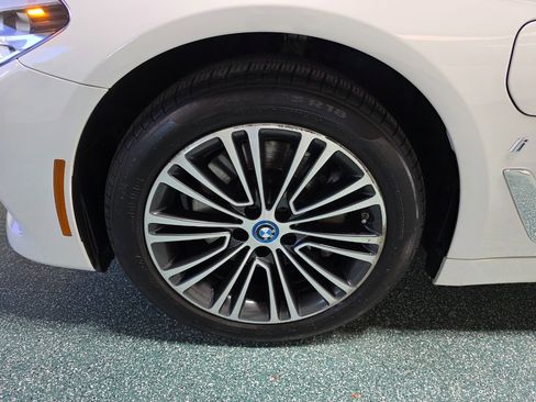 Used 2018 BMW 530e xDrive image 12