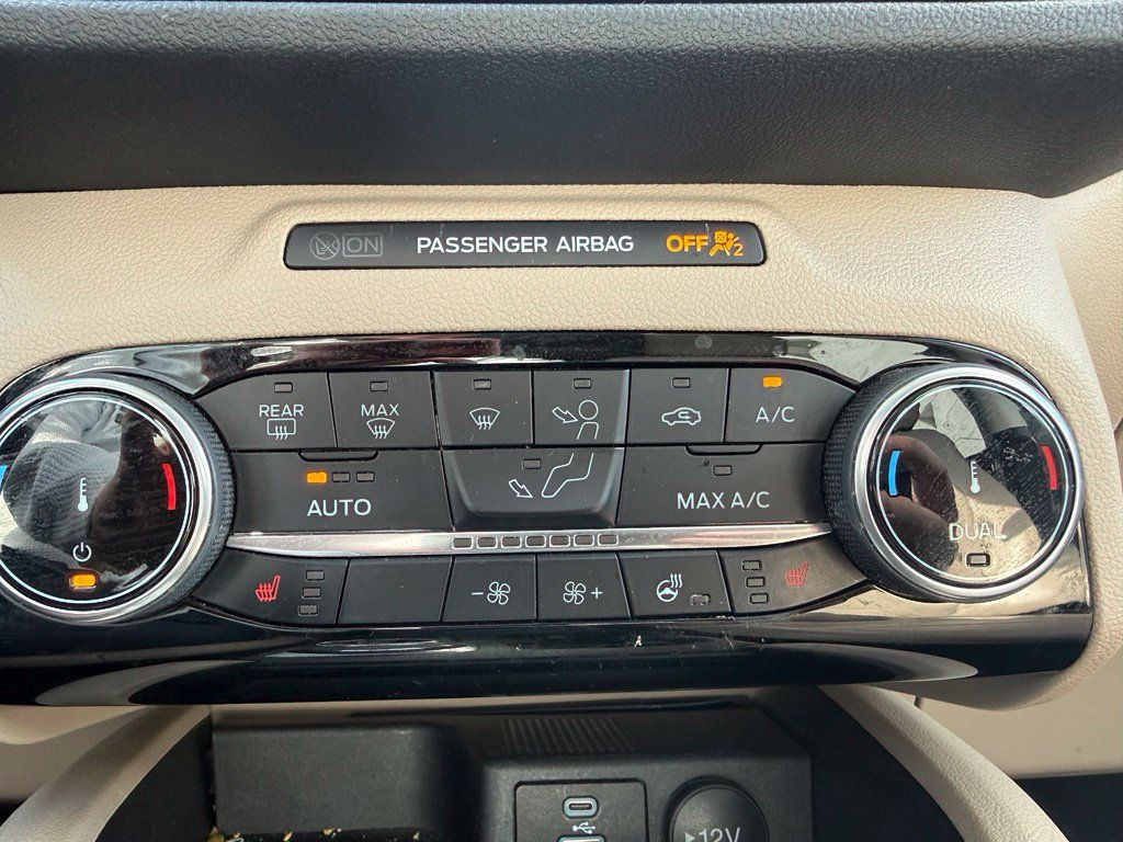 Used 2022 Ford Escape SEL FWD image 11