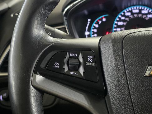 Used 2022 Chevrolet Trax LT w/ Sport Edition FWD image 31