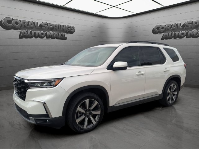 Certified 2024 Honda Pilot Touring image 3