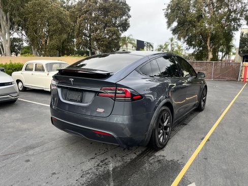 Used 2022 Tesla Model X Plaid image 3