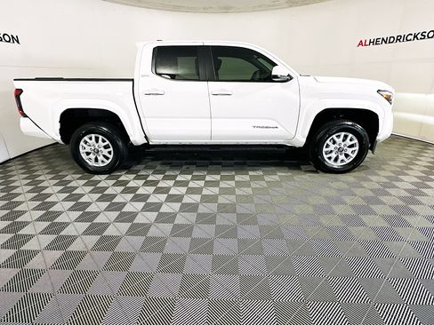 Certified 2025 Toyota Tacoma SR5 image 2