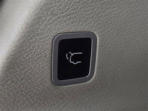 Used 2018 Chrysler Pacifica Touring Plus w/ Tire & Wheel Group image 11