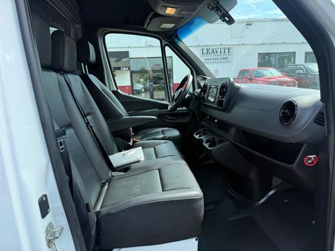 Used 2021 Mercedes-Benz Sprinter 2500 image 15