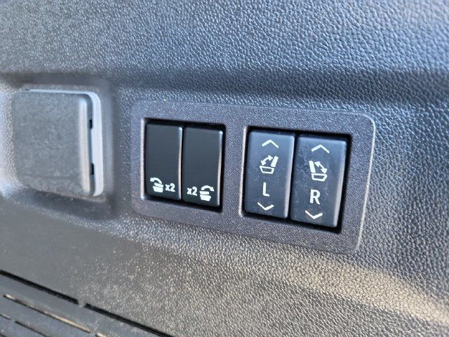 Certified 2024 GMC Yukon Denali Ultimate AWD/4WD image 37