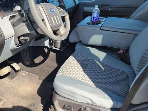 Used 2015 Ford F250 XLT w/ XLT Interior Package image 6