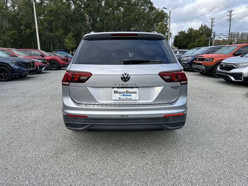 Used 2022 Volkswagen Tiguan SE w/ Panoramic Sunroof Package FWD image 5