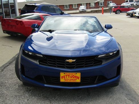 Used 2023 Chevrolet Camaro LT w/ Technology Package image 8