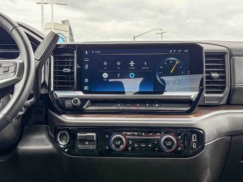 Used 2025 Chevrolet Silverado 2500 LT w/ Convenience Package image 18