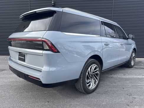 Used 2025 Lincoln Navigator L Reserve image 5