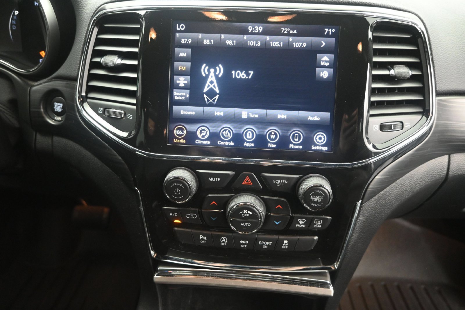 Used 2022 Jeep Grand Cherokee Laredo X RWD image 28