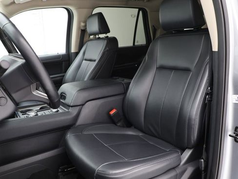 Used 2024 Ford Expedition XLT image 15