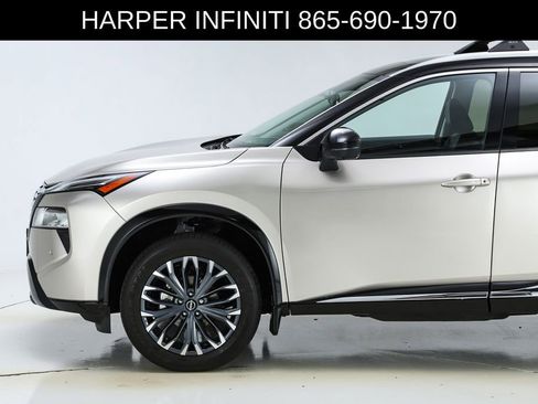 Used 2025 Nissan Rogue Platinum image 42