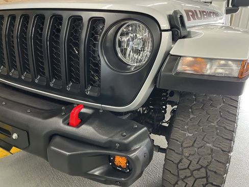 Used 2023 Jeep Gladiator Rubicon w/ Cold Weather Group image 9