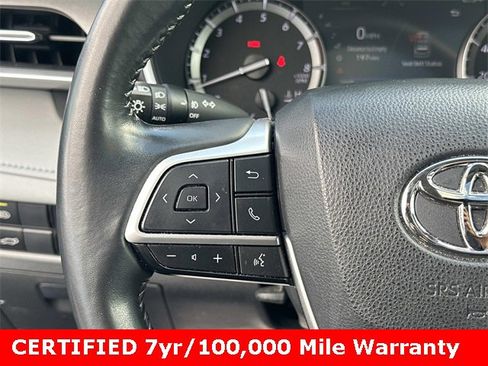 Used 2022 Toyota Highlander XLE image 28