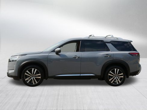 Certified 2025 Nissan Pathfinder Platinum w/ Cargo Package AWD/4WD image 4