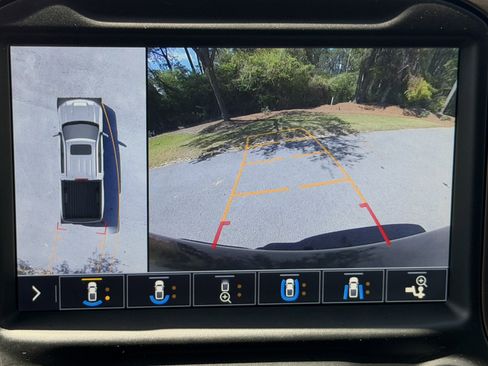 Used 2019 Chevrolet Silverado 1500 High Country w/ Technology Package image 33