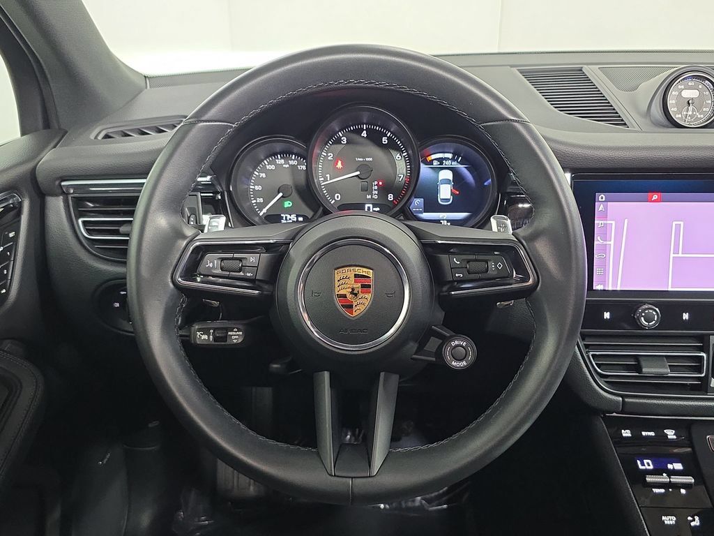 Certified 2026 Porsche Macan AWD/4WD image 14