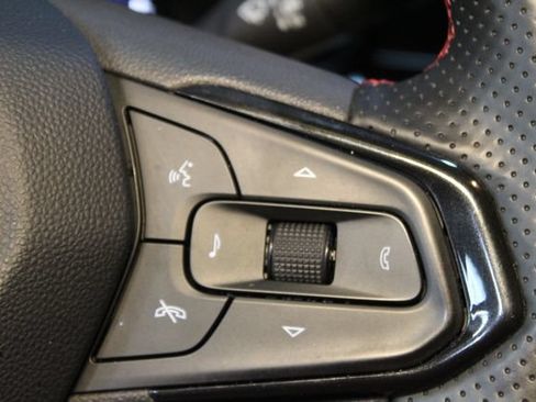 Used 2024 Chevrolet Trax RS w/ Sunroof Package FWD image 20