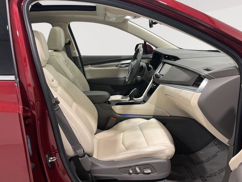 Used 2018 Cadillac XT5 Premium Luxury w/ Driver Assist Package image 27