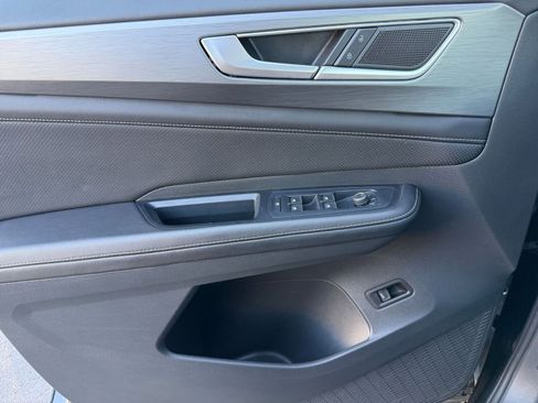 Used 2025 Volkswagen Atlas Cross Sport SE image 20