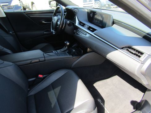 Used 2019 Lexus ES 300h image 35