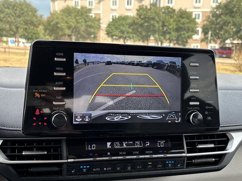 Certified 2023 Toyota Sienna Limited FWD image 39