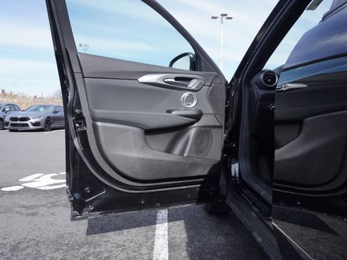 Used 2024 Alfa Romeo Tonale Ti image 5