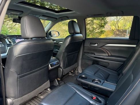 Used 2015 Toyota Highlander XLE image 26