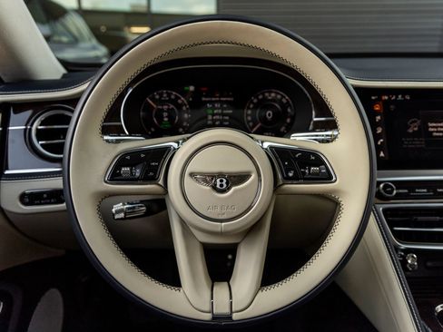 Used 2026 Bentley Flying Spur Plug-In Hybrid AWD/4WD image 32