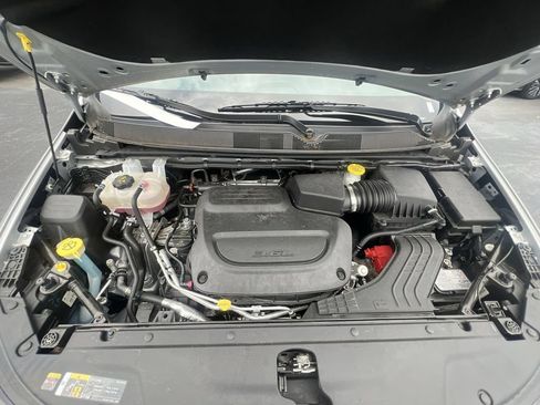 Used 2023 Chrysler Pacifica Touring-L AWD/4WD image 31