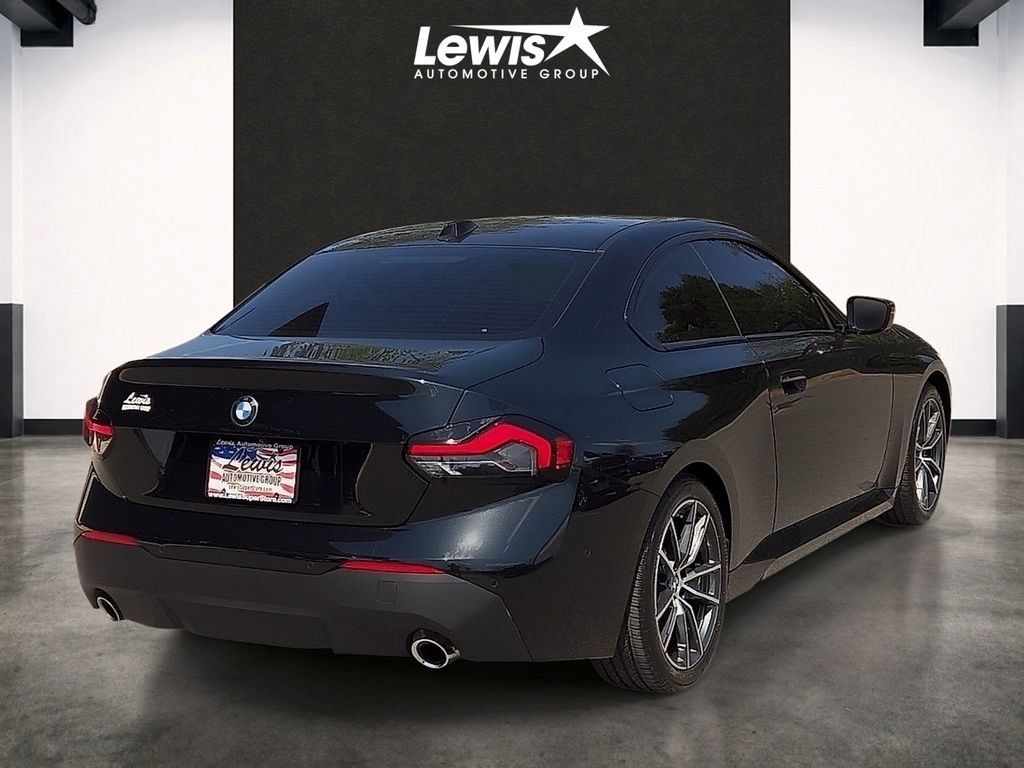 Used 2025 BMW 230i Coupe RWD image 4