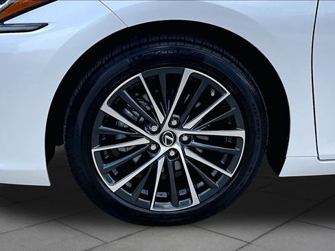 Used 2025 Lexus ES 350 w/ Premium Package FWD image 11