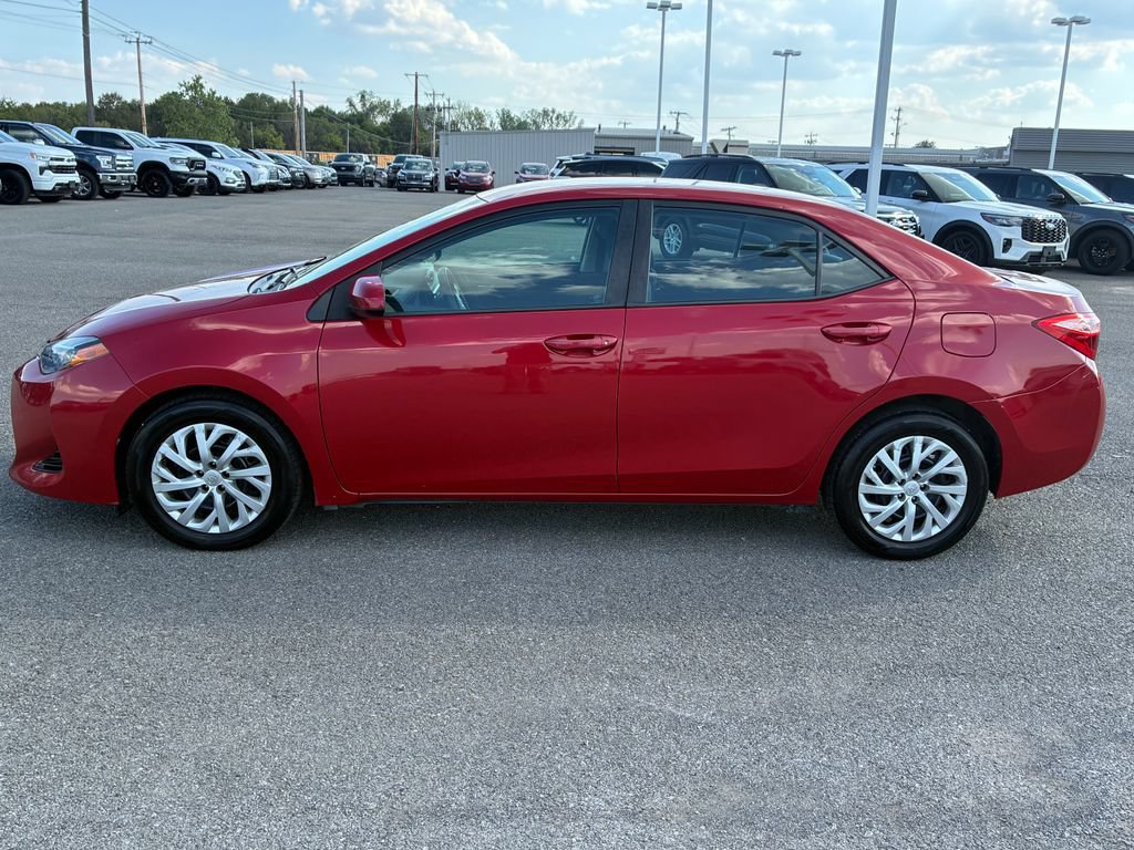 Used 2018 Toyota Corolla LE FWD image 9