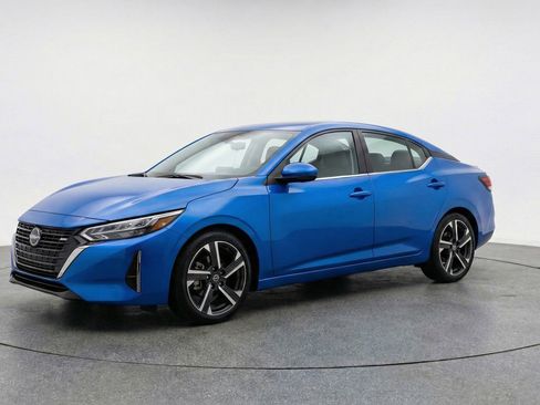 Used 2025 Nissan Sentra SV FWD image 3
